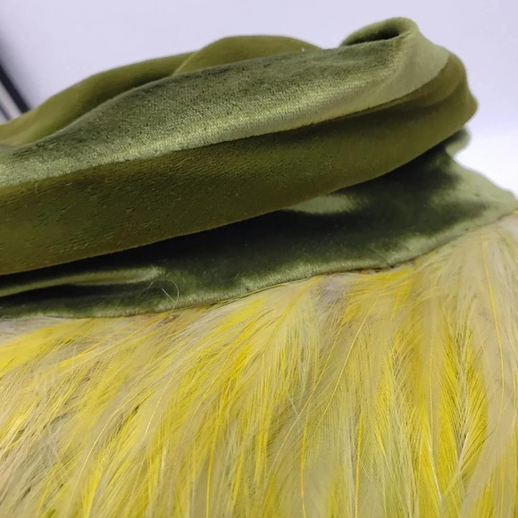 Vintage Calot Style Hat in Stunning Green and Citron Velvet & Feathers H… - Picture 6 of 7